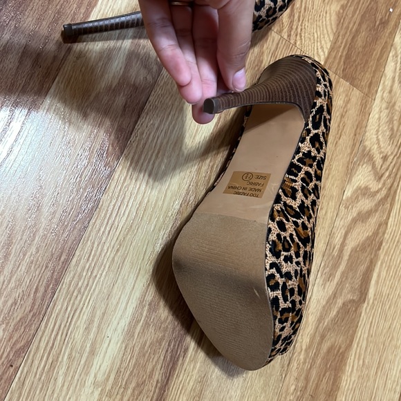 Leopard print corduroy stilettos 7.5 - Picture 4 of 5